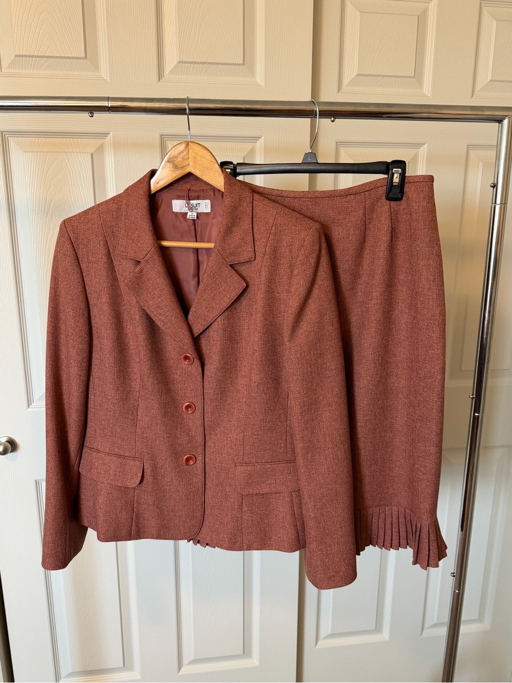Le Suit Terracotta Herringbone Skirt Suit - 2 pc Set – Size 14